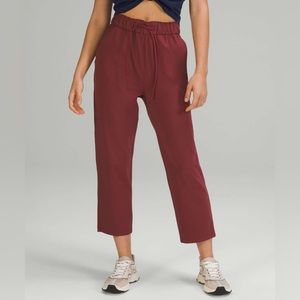 Lululemon Stretch High-Rise Cropped Pants 23"
Mulled Wine Size 4